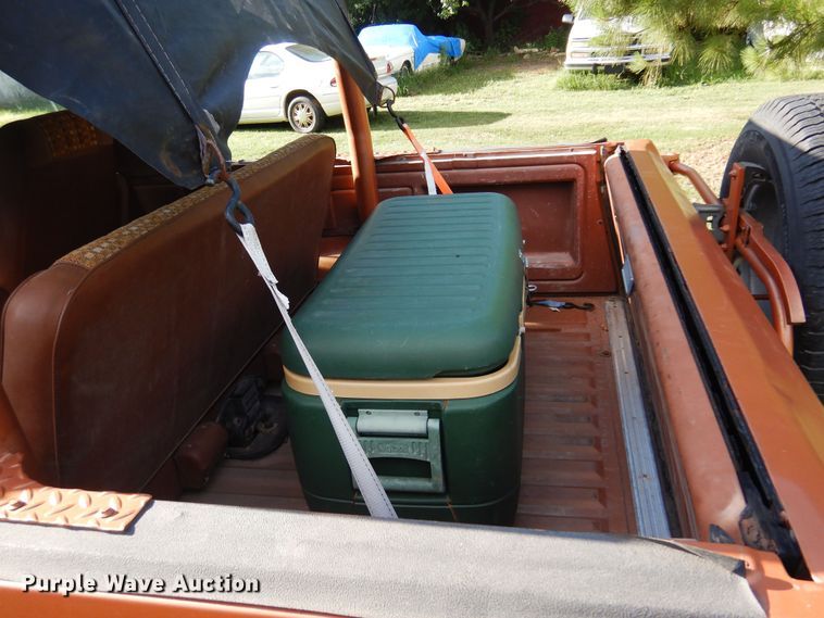 image for item DN0458 1982 Ford Bronco  SUV