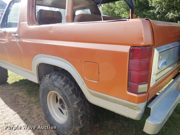 image for item DN0458 1982 Ford Bronco  SUV