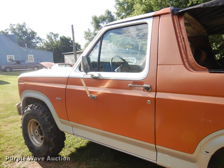 image for item DN0458 1982 Ford Bronco  SUV