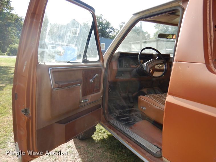 image for item DN0458 1982 Ford Bronco  SUV