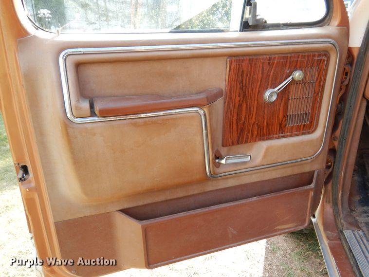 image for item DN0458 1982 Ford Bronco  SUV