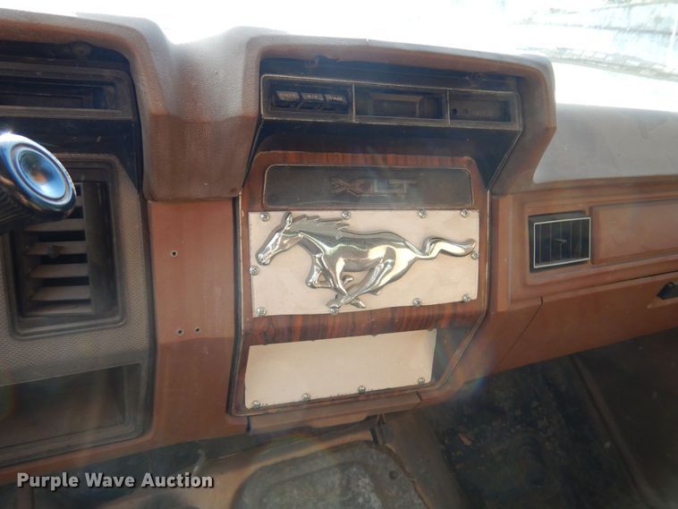 image for item DN0458 1982 Ford Bronco  SUV