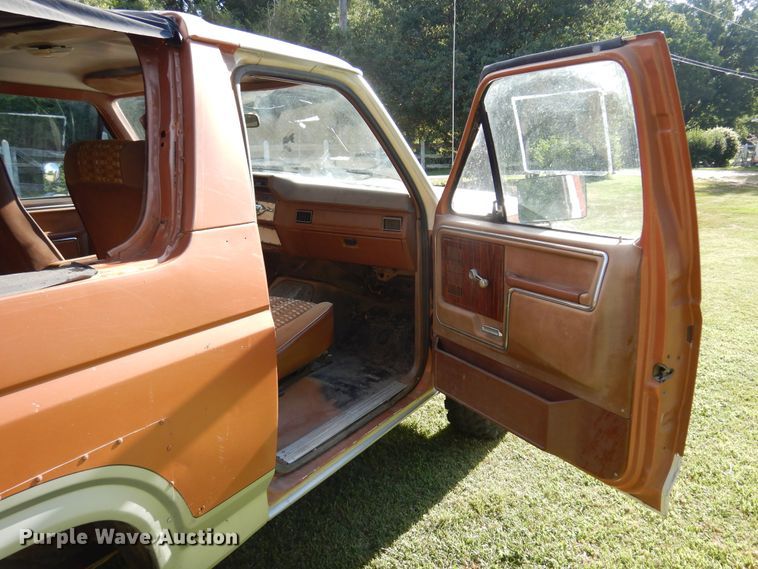 image for item DN0458 1982 Ford Bronco  SUV