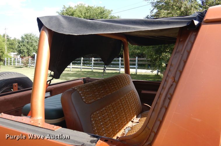 image for item DN0458 1982 Ford Bronco  SUV