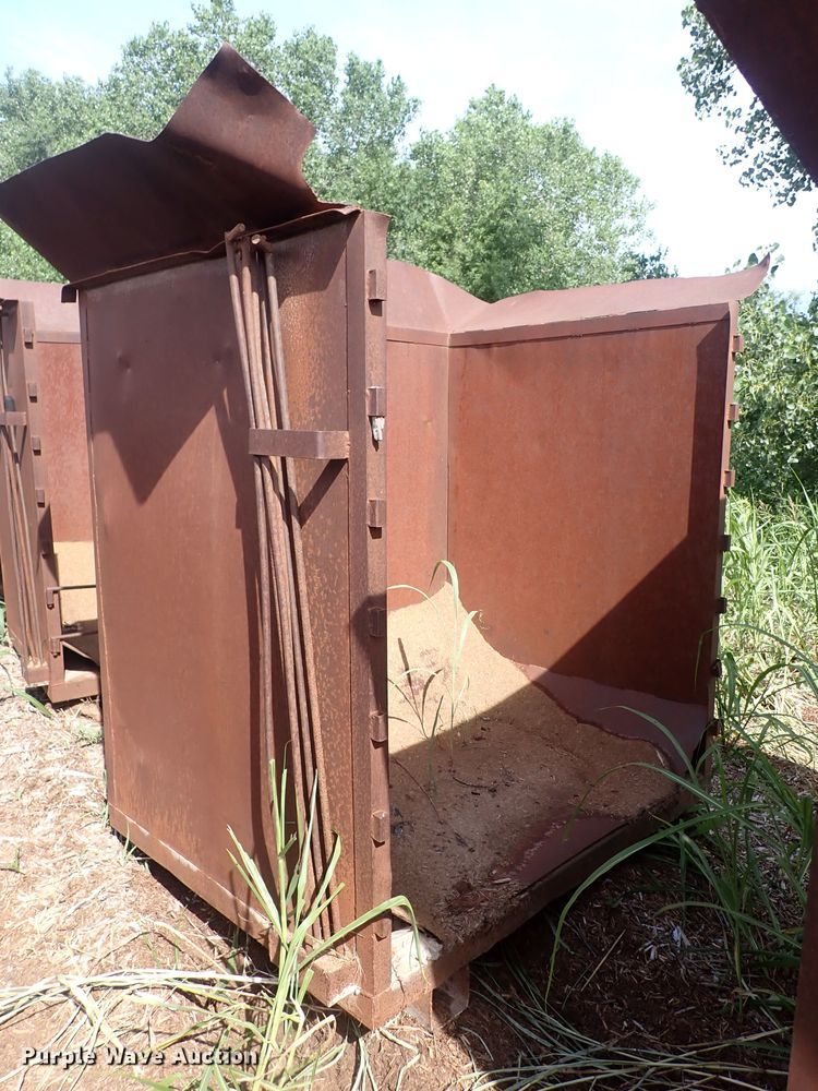 image for item DN0479 (10) metal bins