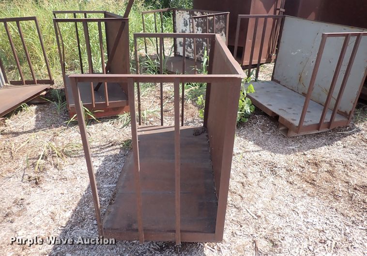 image for item DN0480 (5) metal bins