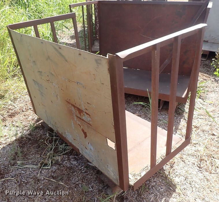 image for item DN0480 (5) metal bins