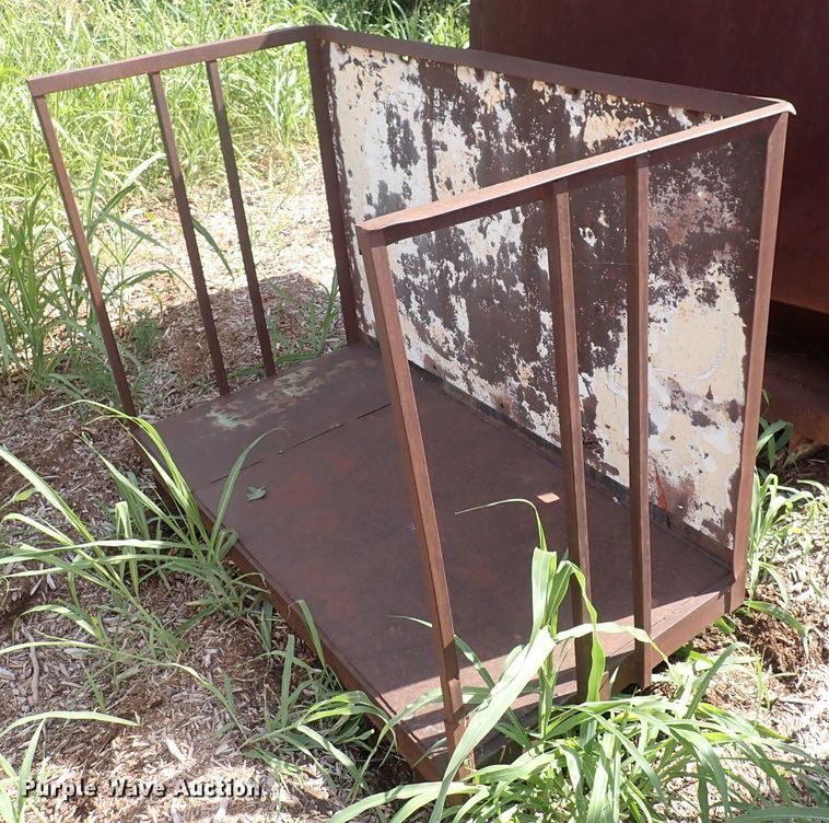 image for item DN0480 (5) metal bins