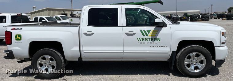 image for item DN5072 2017 Chevrolet Silverado 1500  Crew Cab pickup truck