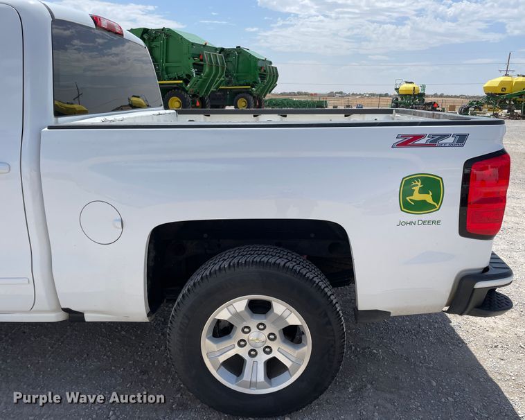 image for item DN5072 2017 Chevrolet Silverado 1500  Crew Cab pickup truck