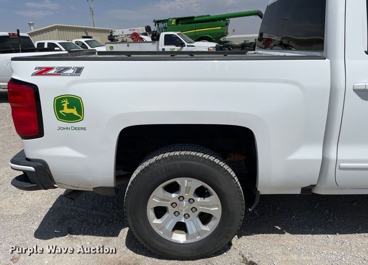 image for item DN5072 2017 Chevrolet Silverado 1500  Crew Cab pickup truck