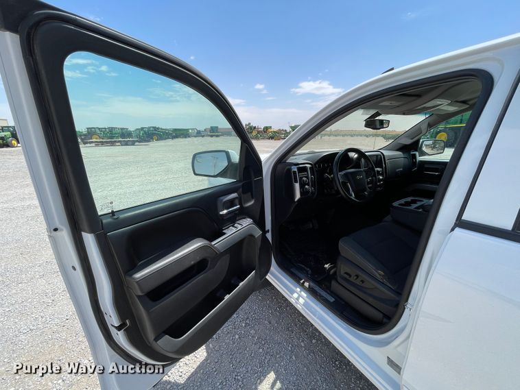 image for item DN5072 2017 Chevrolet Silverado 1500  Crew Cab pickup truck