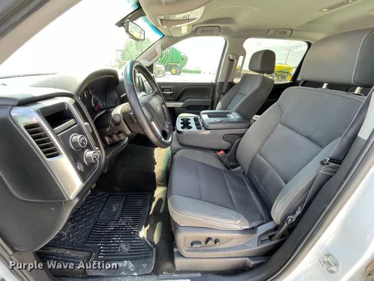 image for item DN5072 2017 Chevrolet Silverado 1500  Crew Cab pickup truck