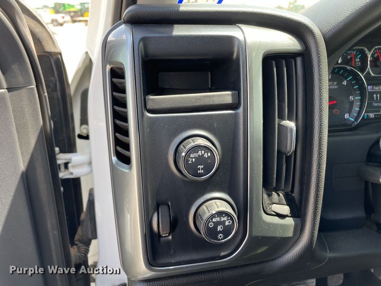 image for item DN5072 2017 Chevrolet Silverado 1500  Crew Cab pickup truck