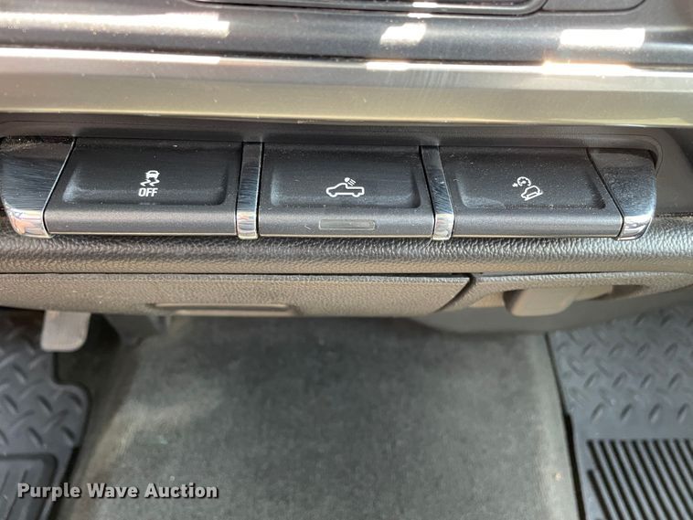 image for item DN5072 2017 Chevrolet Silverado 1500  Crew Cab pickup truck