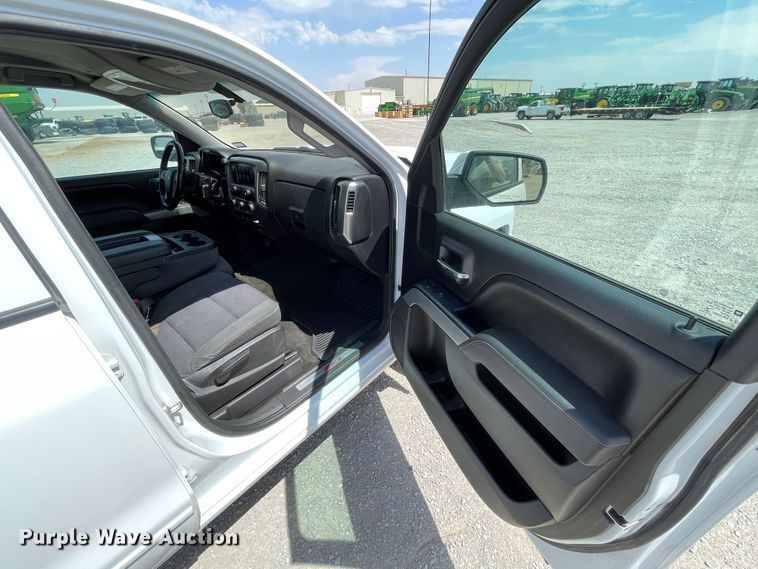 image for item DN5072 2017 Chevrolet Silverado 1500  Crew Cab pickup truck