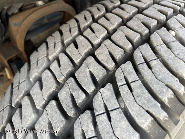 image for item DN5072 2017 Chevrolet Silverado 1500  Crew Cab pickup truck