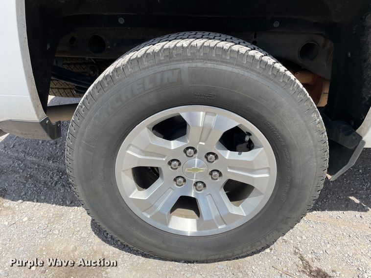 image for item DN5072 2017 Chevrolet Silverado 1500  Crew Cab pickup truck