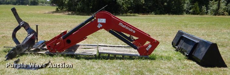 image for item DO1431 Mahindra 9125CL  loader