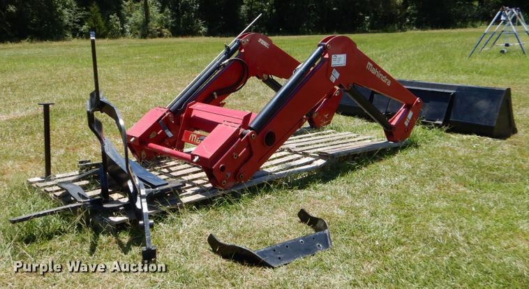 image for item DO1431 Mahindra 9125CL  loader