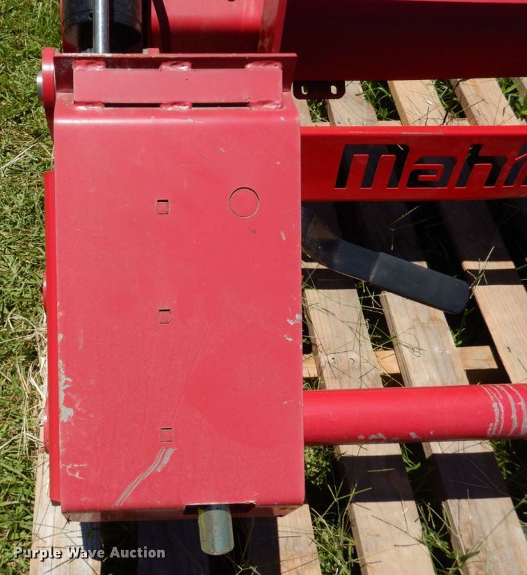 image for item DO1431 Mahindra 9125CL  loader