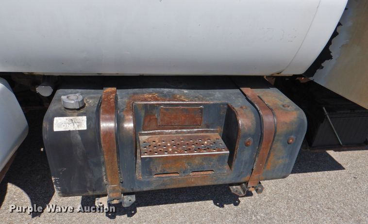 image for item DP4394 2001 Ford F650  dump truck