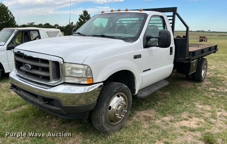 image for item DS8396 2002 Ford F550  flatbed truck