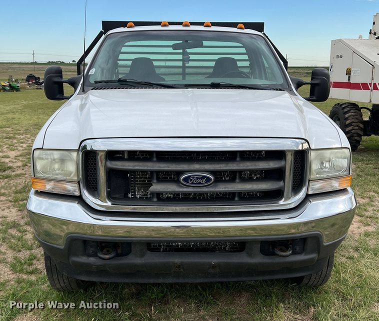 image for item DS8396 2002 Ford F550  flatbed truck