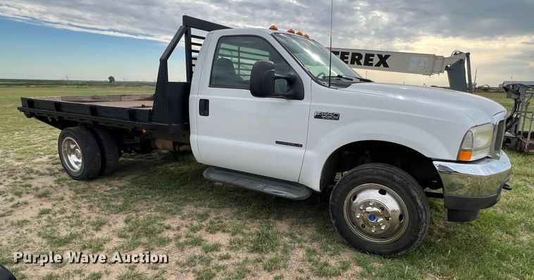 image for item DS8396 2002 Ford F550  flatbed truck