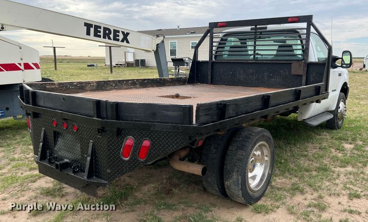 image for item DS8396 2002 Ford F550  flatbed truck