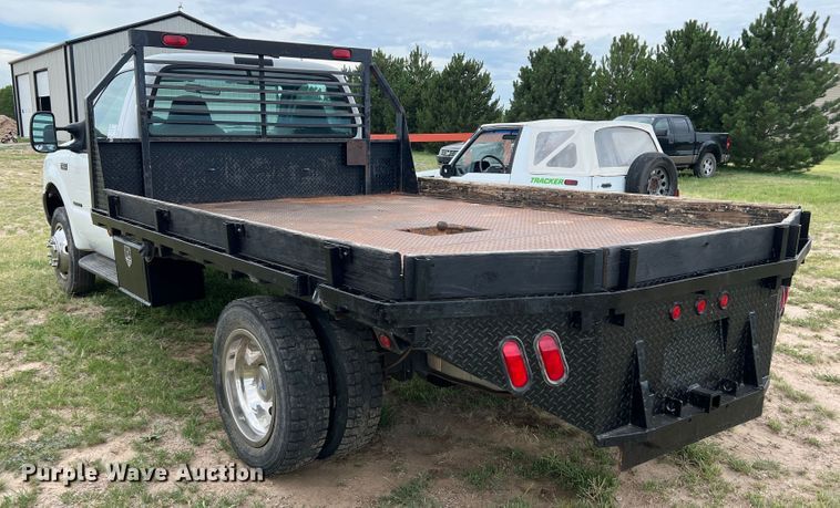 image for item DS8396 2002 Ford F550  flatbed truck