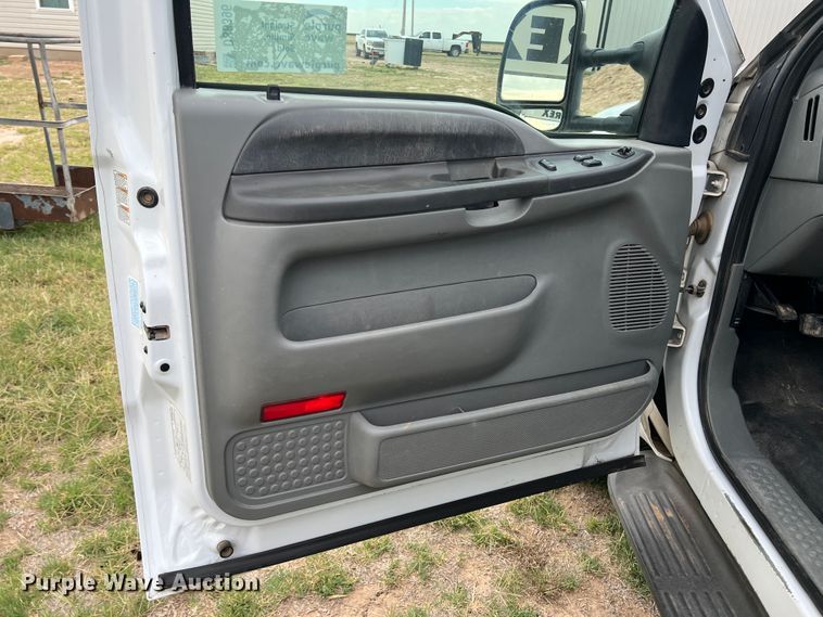image for item DS8396 2002 Ford F550  flatbed truck