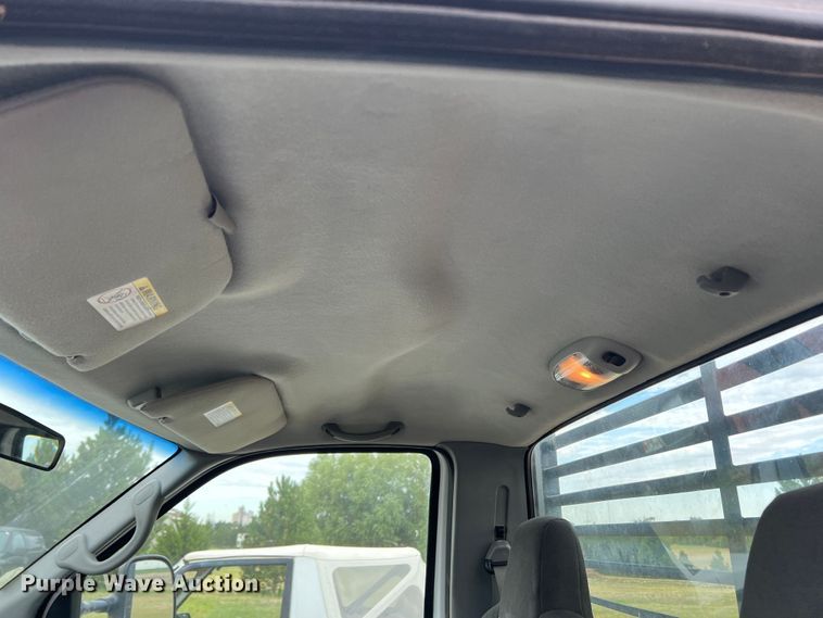 image for item DS8396 2002 Ford F550  flatbed truck