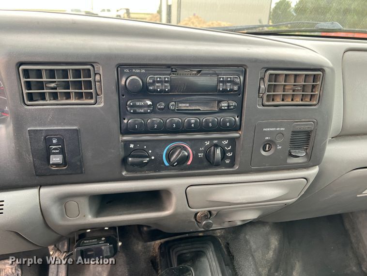image for item DS8396 2002 Ford F550  flatbed truck