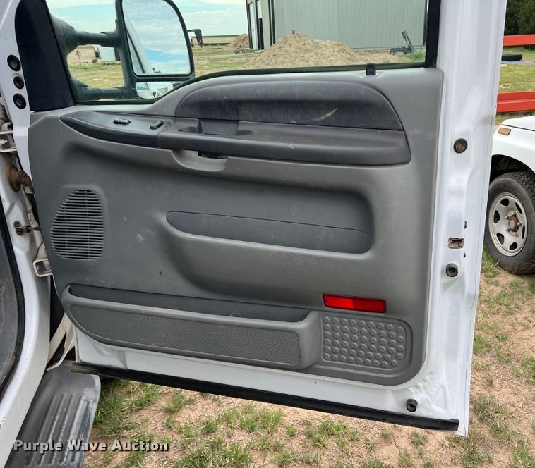 image for item DS8396 2002 Ford F550  flatbed truck