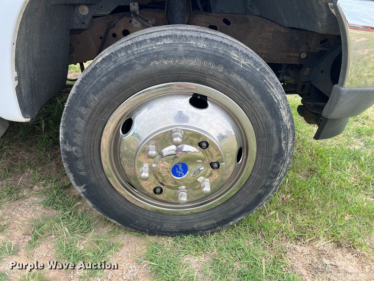 image for item DS8396 2002 Ford F550  flatbed truck