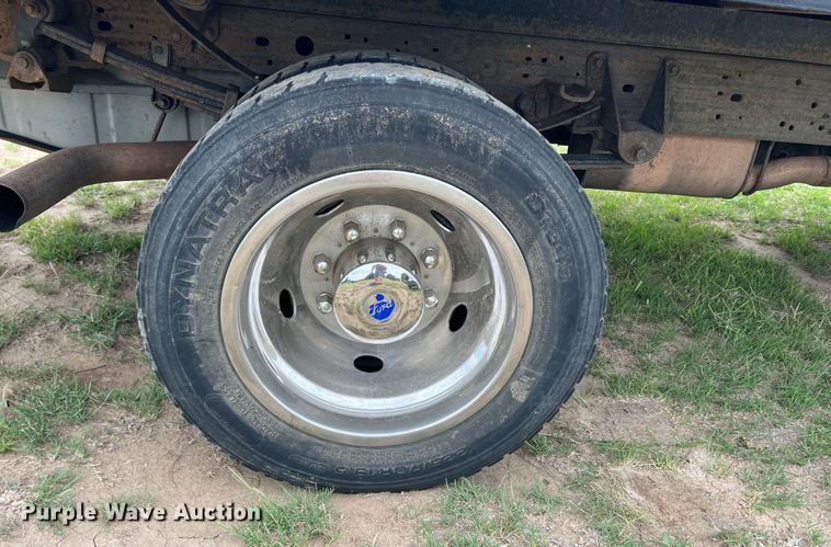 image for item DS8396 2002 Ford F550  flatbed truck
