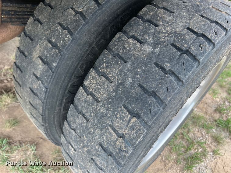 image for item DS8396 2002 Ford F550  flatbed truck