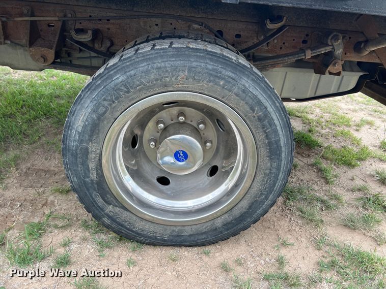 image for item DS8396 2002 Ford F550  flatbed truck