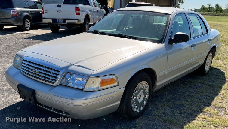 image for item DS8414 2004 Ford Crown Victoria