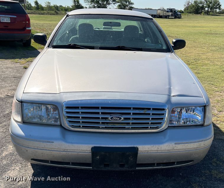image for item DS8414 2004 Ford Crown Victoria