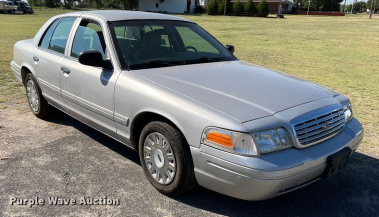 image for item DS8414 2004 Ford Crown Victoria
