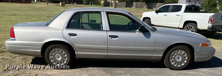 image for item DS8414 2004 Ford Crown Victoria