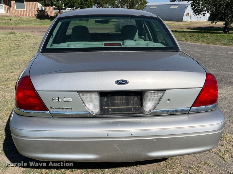 image for item DS8414 2004 Ford Crown Victoria