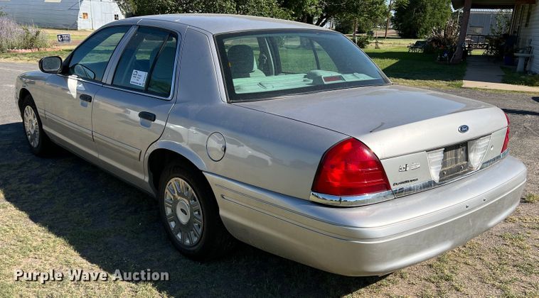 image for item DS8414 2004 Ford Crown Victoria
