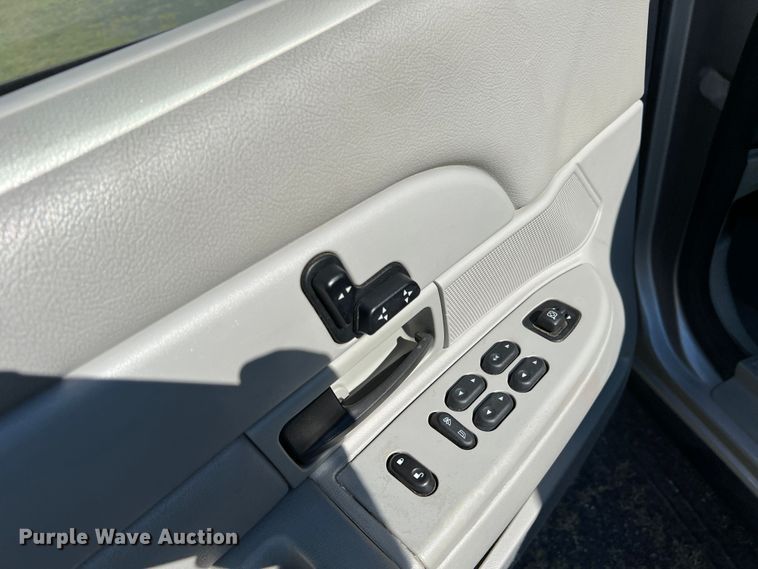 image for item DS8414 2004 Ford Crown Victoria