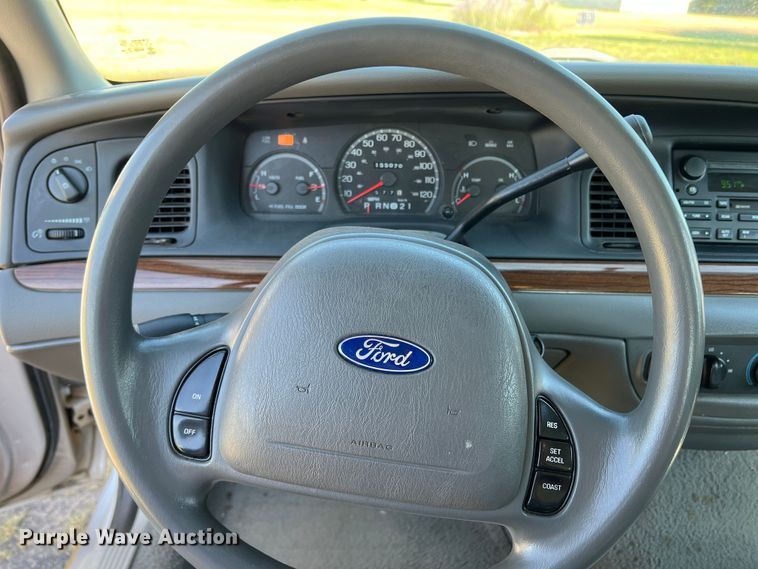 image for item DS8414 2004 Ford Crown Victoria