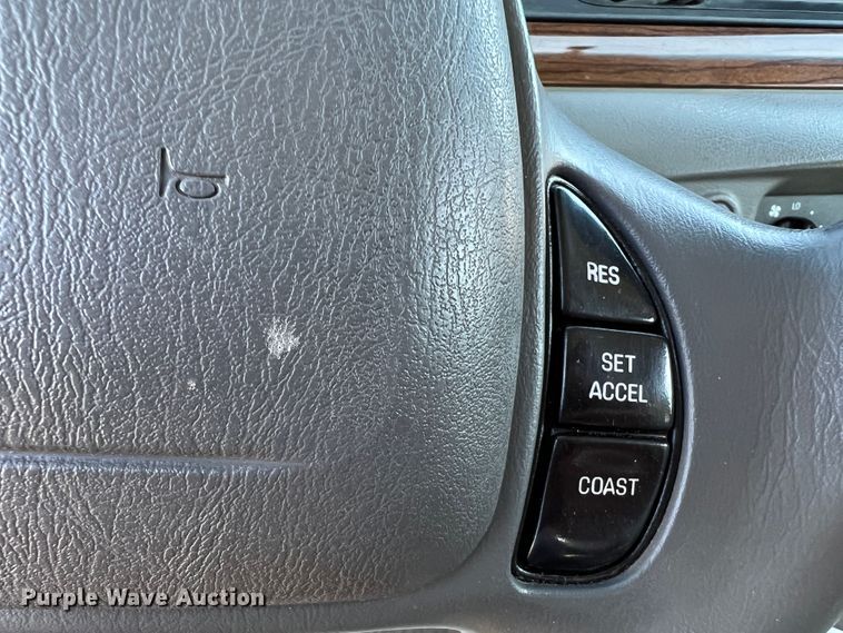 image for item DS8414 2004 Ford Crown Victoria