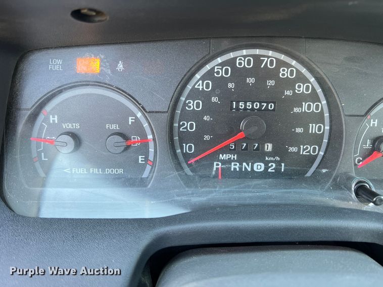 image for item DS8414 2004 Ford Crown Victoria