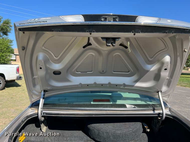 image for item DS8414 2004 Ford Crown Victoria